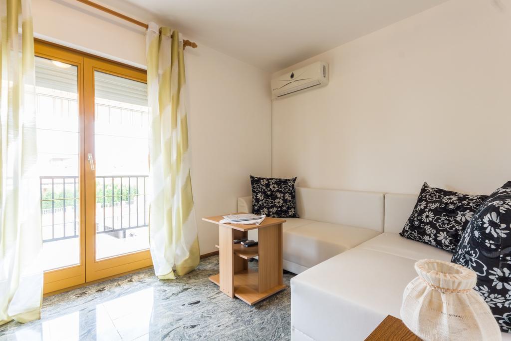 Apartments And Rooms Michaela فاجانا الغرفة الصورة