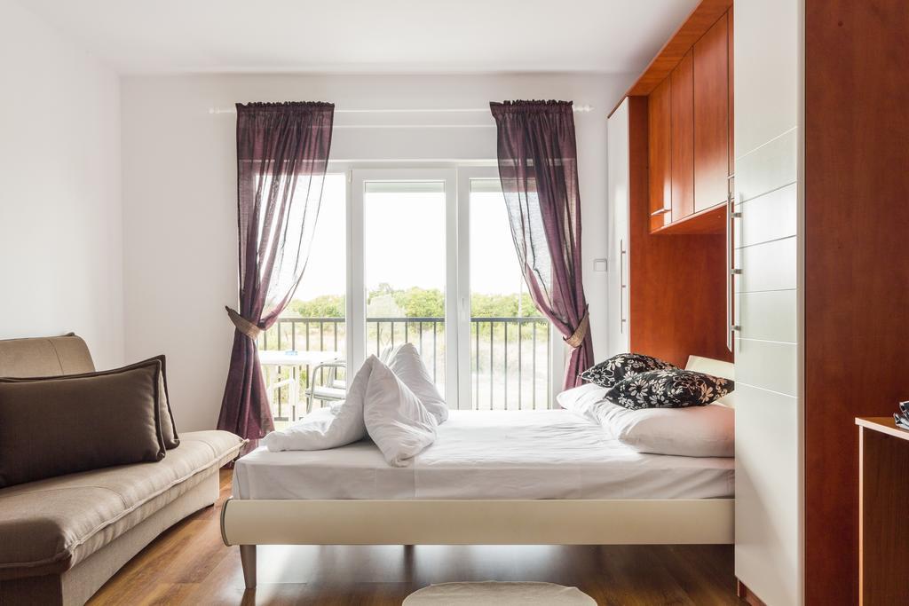 Apartments And Rooms Michaela فاجانا الغرفة الصورة